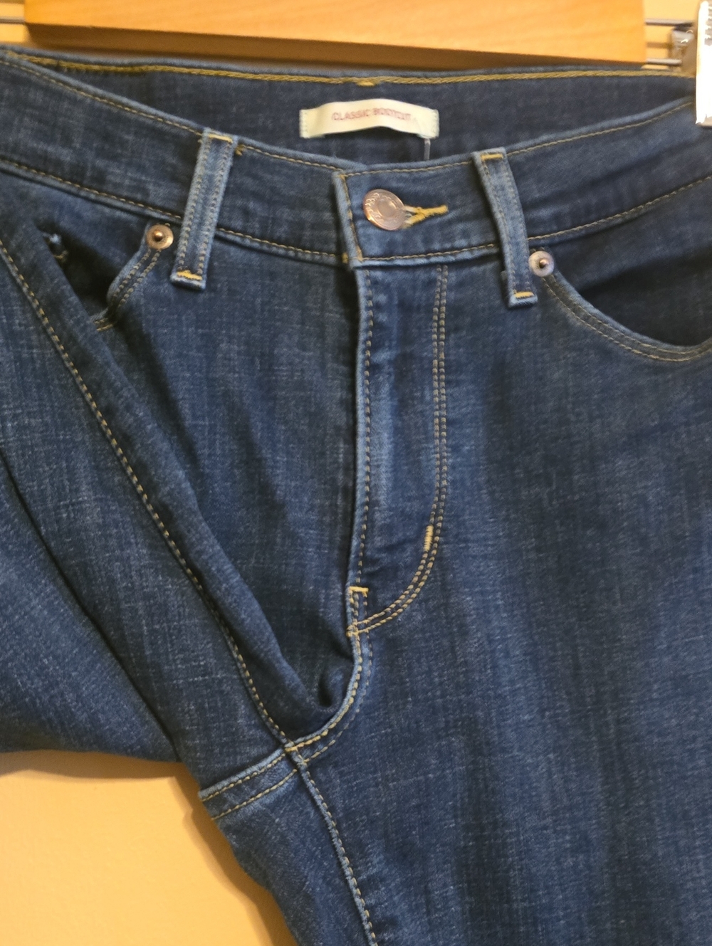 Levi's Jeans Women's Size 4 Short 4S Blue Classic Bootcut Boot Cut Embroidered - Picture 2 of 10